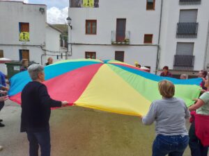 Taller de risoterapia del CDR con mayores.